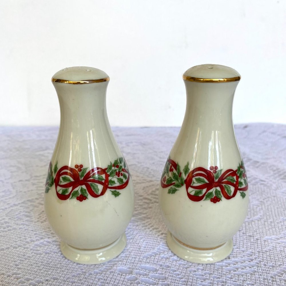 CENTURION Ribbon Holly Salt & Pepper Set - Holly & Red Ribbon Rim, Gold Trim - Picture 2 of 3
